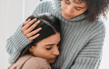 Señales de depresión en un familiar y cómo ayudarle: Pautas de expertas en salud mental