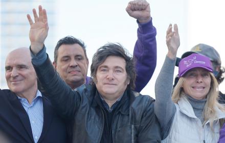 Milei cerró la campaña de las elecciones legislativas en Lomas de Zamora, provincia de Buenos Aires, pese a las advertencias de seguridad por los enfrentamientos con seguidores peronistas.
