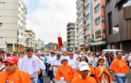Procesión a la Virgen María en Guayaquil