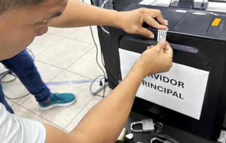 El banco de preguntas que elaboren los catedráticos serán guardados en un servidor, cuyo aparato contará con custodia policial.