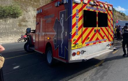 Imagen referencial de un accidente de tránsito. Los socorristas de los bomberos de Quito y agentes de la AMT han acudido a los lugares donde ocurrieron los siniestros.