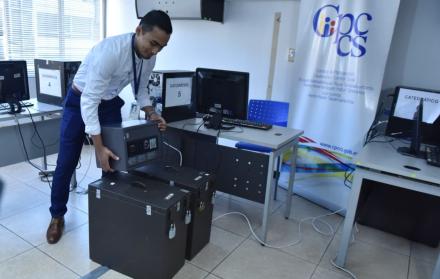 CATEDRATICOS INICAN ELABORACION PREGUNTAS CONCURSO CNE