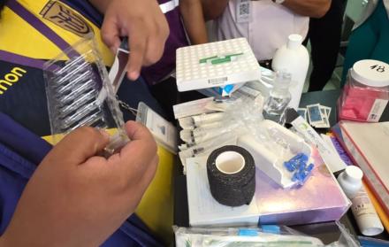 Arcsa detectó un establecimiento en el centro de la ciudad que ofrecía tratamientos invasivos no autorizados.