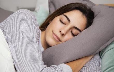¿No Puedes Dormir con un Resfriado? Aquí Tienes las Soluciones Científicas