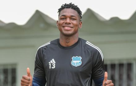 Justin Cuero jugador del Bombillo listo para el Clásico.