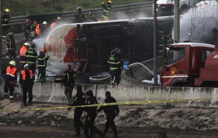 Bomberos controlan incendio en México