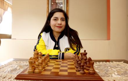 ANAHI ORTIZ AJEDRESIS (15144702)