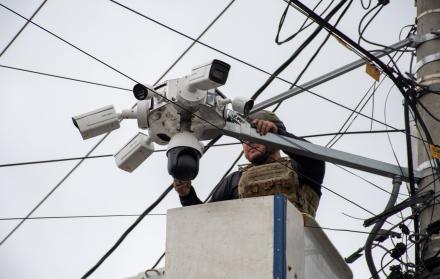 Un total de 40 cámaras de videovigilancia instaladas de forma clandestina fueron retiradas en cantones de Machala, Pasaje y Puerto Bolívar.