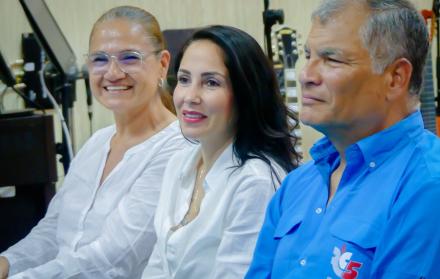 RAFAEL CORREA Y LUISA GONZALEZ