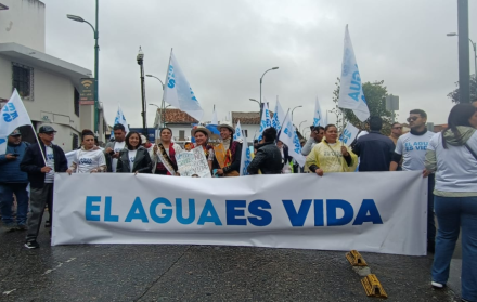 marcha por el agua Cuenca