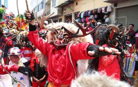 Desfile diablos Quito
