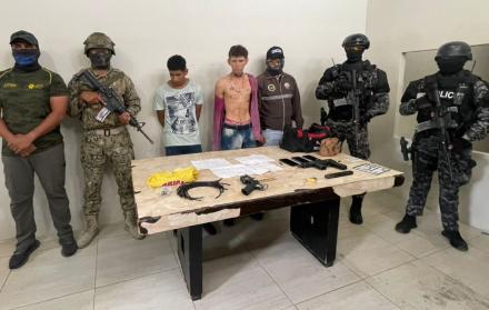 Los aprehendidos fueron identificados como Jandry Paul Mero Yoza y Nescer Danilo Chila Pluas.
