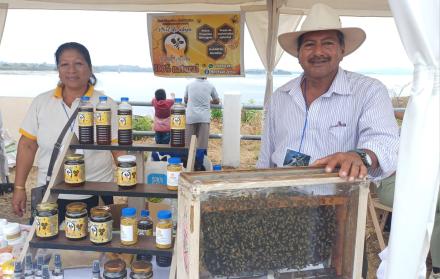 El comunero Mateo Lima, y su empredimiento Mil de Abeja del Valle Javita