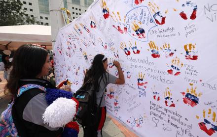Pintura de tela por el Día Internacional de la Paz
