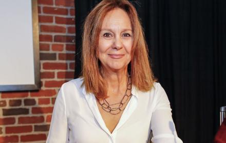 MARÍA DUEÑAS