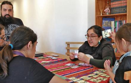 Modalidad. Varias familias en Quito, como la de Lorena Larrea, educan a sus hijos en casa y buscan asesoría.