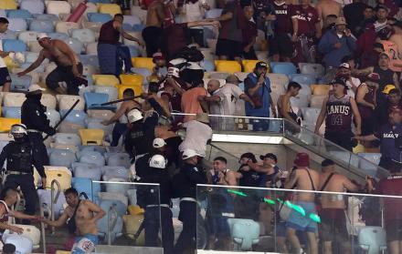 Hinchas de Lanus agresiones