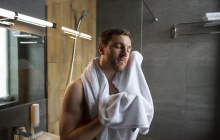 El Impacto del baño en el sueño: Por qué la hora decide su calidad
