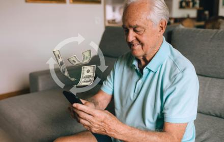 Adultos mayores usan tecnología