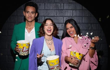 El director Josue Miranda junto a las actrices Viviana Salame y Michela Pincay.