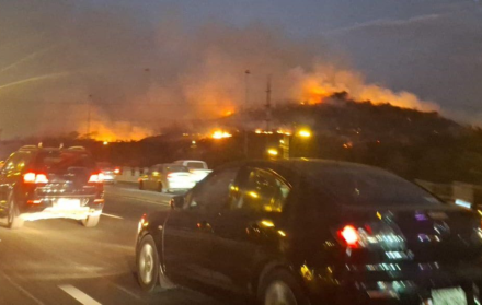 Un incendio forestal alarma al norte de Guayaquil.