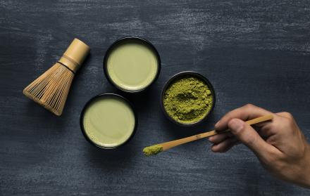 surtido-de-dos-tazas-de-te-matcha