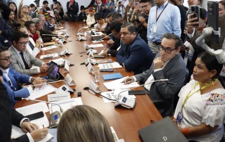 El presidente de la Conaie, Marlon Vargas, pidió que la Asamblea Nacional inicie el juicio político contra los ministros de Interior y Defensa.