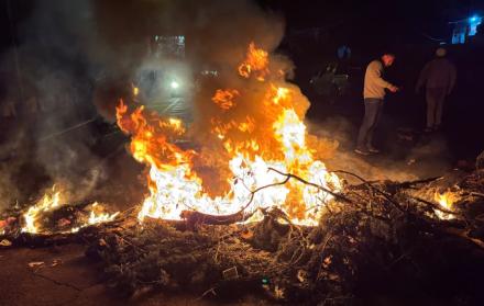 Los bloqueos en la av. Panamericana Norte, a la altura de Cayambe y Tabacundo, han sido frecuentes desde que se inició el paro de la Conaie.