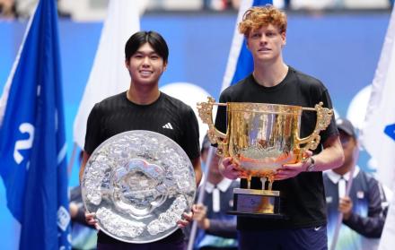 Jannik Sinner y Learner Tien en Beijing