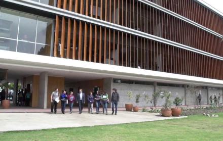las universidades se comprometen a poner a disposición de la sociedad sus capacidades institucionales para facilitar espacios de diálogo y aportar información