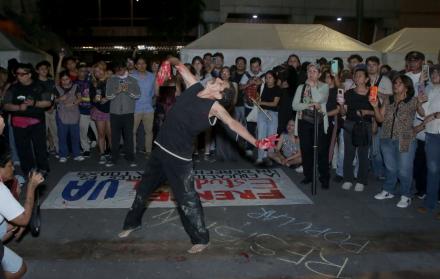 El actor y bailarín Omar Aguirre fue el primer en participar en el Plantón Cultural