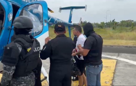 Alias 4K fue trasladado vía aérea desde Manta hasta la Penitenciaría del Litoral en Guayaquil.