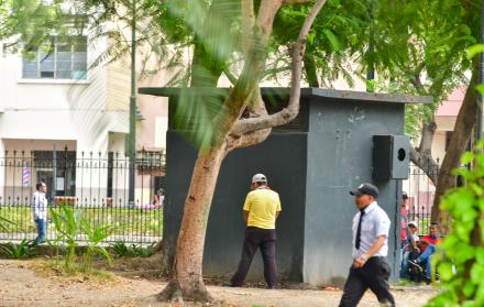 Falta de baños públicos en la plaza del Centenario