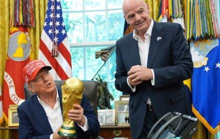 Trump e infantino en casa blanca