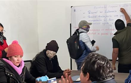 indígenas se toman florícola
