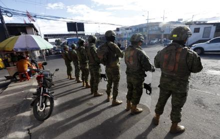 Daniel Noboa dispuso que las Fuerzas Armadas apoyen a la Policía Nacional durante la vigencia del estado de excepción en Quito, otros cantones de Pichincha y 9 provincias más.