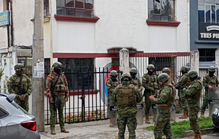 El lunes 5 de octubre del 2025, militares en cuatro camiones aparecieron en la casa del Pueblo Kitu Kara.