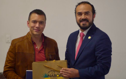 Daniel Noboa con Patricio Maldonado, presidente de AME, en noviembre del 2023, cuando empezó su primer período como gobernante de Ecuador.