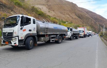 tanqueros leche sin poder cruzar las vías por el paro