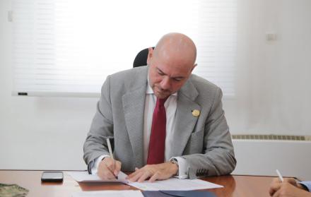 Ministro Gian Carlo Loffredo asegura que nadie se toma Quito y rechaza amenazas contra la capital de Ecuador.