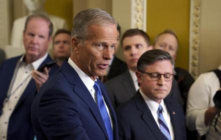 John Thune y  Mike Johnson