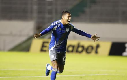 Luis Fernando León hizo el penal para la clasificación a los cuartos de final de Copa Ecuador.