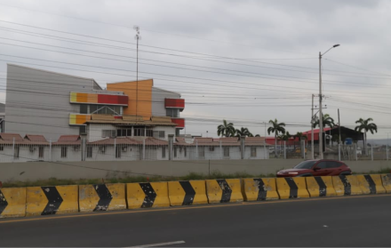 Exteriores del centro comercial donde ocurrió la balacera.