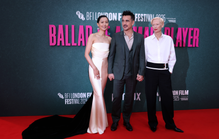 Fala Chen, Colin Farrell y Tilda Swinton en la Gala Principal de Ballad of a Small Player, Festival de Cine de Londres