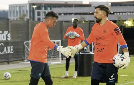 Gonzalo Valle y Hernán Galíndez arqueros de Ecuador.