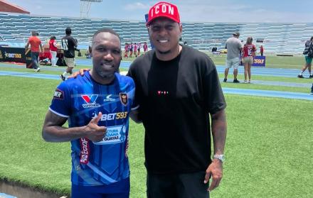 Walter Ayoví y Máximo Banguera leyendas del fútbol ecuatoriano.