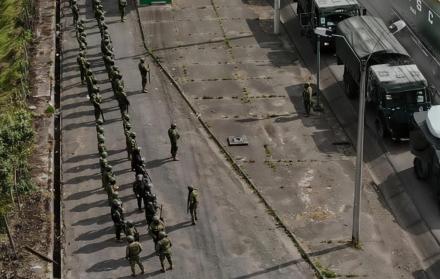 Las Fuerzas Armadas salieron desde distintas provincias del país hacia Quito, luego de los incidentes registrados durante las movilizaciones por el paro nacional.