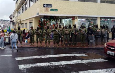 Un fuerte despliegue de las Fuerzas Armadas ocupó varios sectores del centro y norte de Quito.