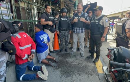 Policía Nacional detuvo a dos individuos que se movilizaban en motocicletas robadas y portaban armas de fuego.