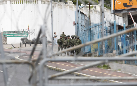 Los alrededores de la Asamblea Nacional, que están a pocas cuadras del Parque El Arbolito, amanecieron con custodia militar.